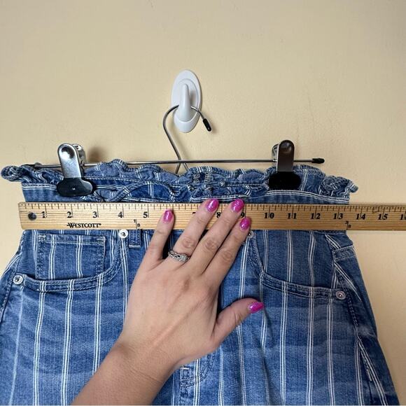 American Eagle Pinstripe High Rise Paper Bag Denim Jean Shorts Women’s Size 2 - Picture 7 of 11